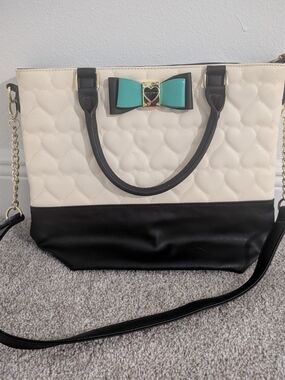 Cream & Black Quilted Tote with Mint Bow Accent By Betsey Johnson
